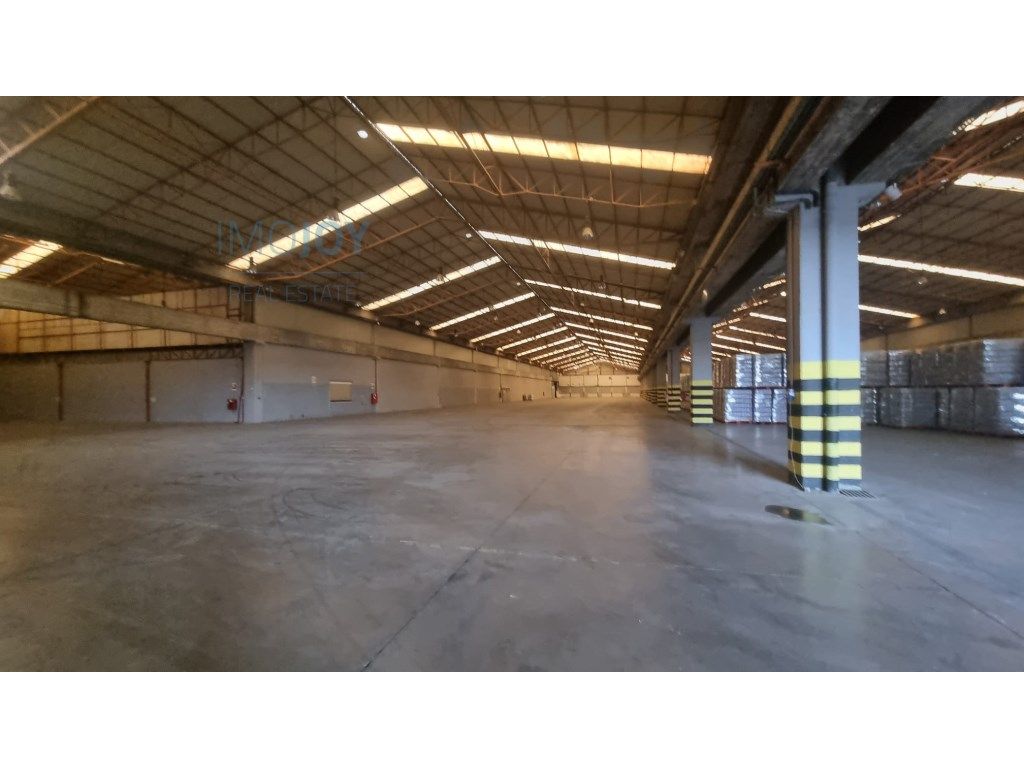 Armazém com muito Potencial para Arrendamento em Setúbal - Grande imagem: 1/17