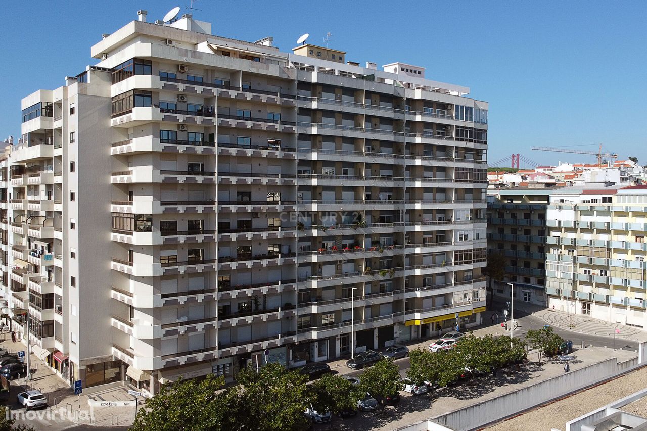 Apartamento T4, vista rio, com 160m2 no centro da cidade de Almada