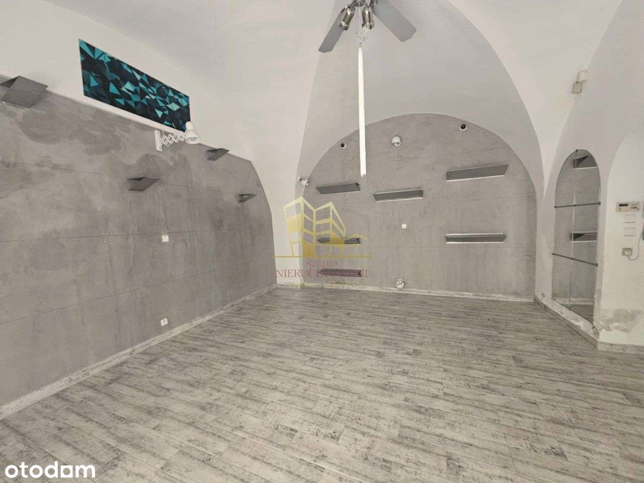 Lokal usługowy w Dzierżoniowie/Rynek 37m2-13