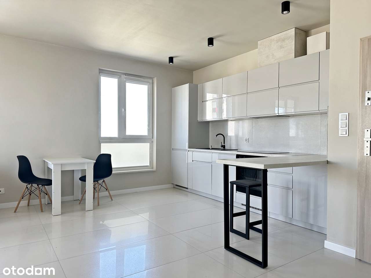 Kawalerka z tarasem na dachu z garażem - BEZ prowizji - Pełny obrazek: 1/8