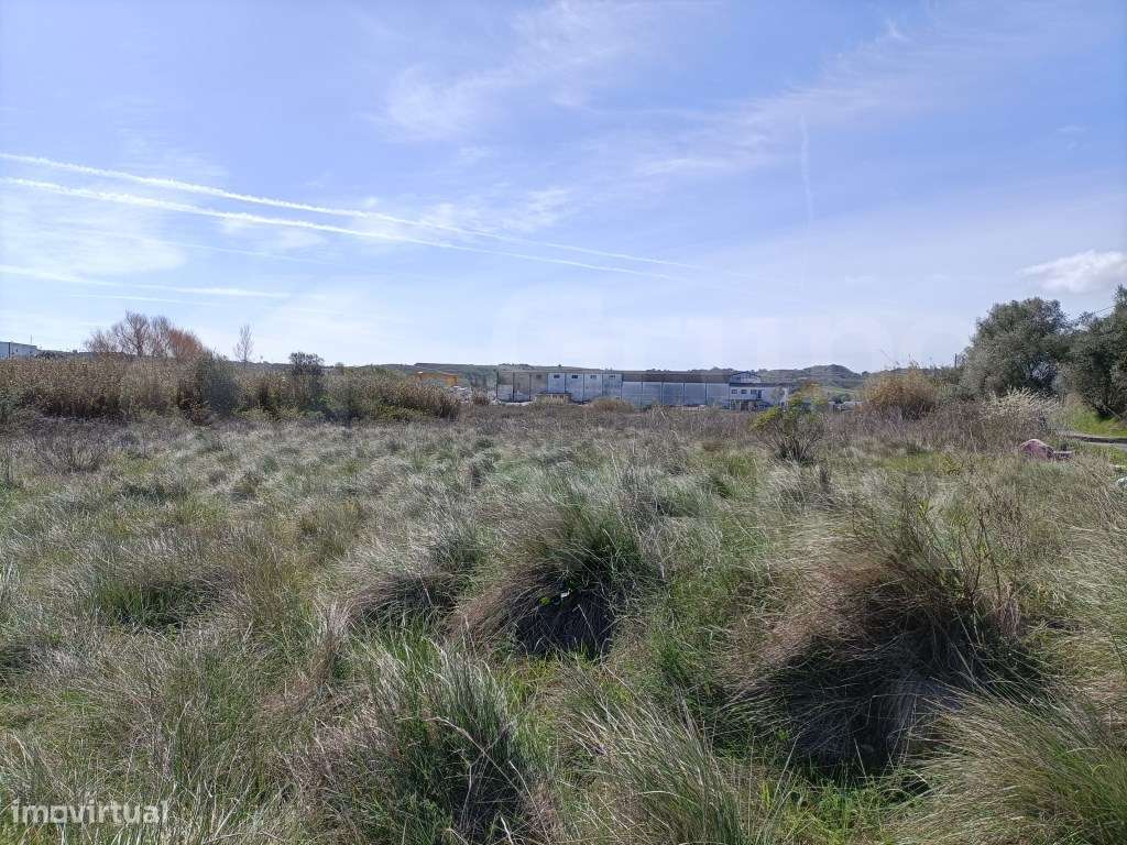 Lote Industrial com 15120 m2 - Grande imagem: 2/4