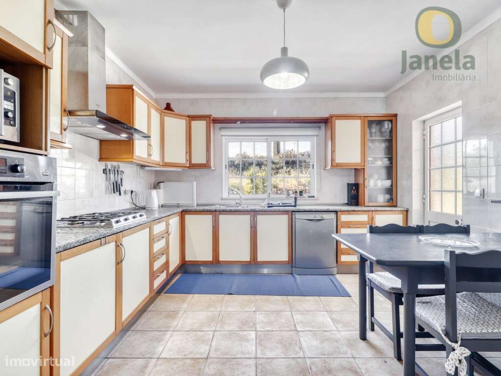 Moradia T3 com Garagem e Piscina no Vila Sol-23