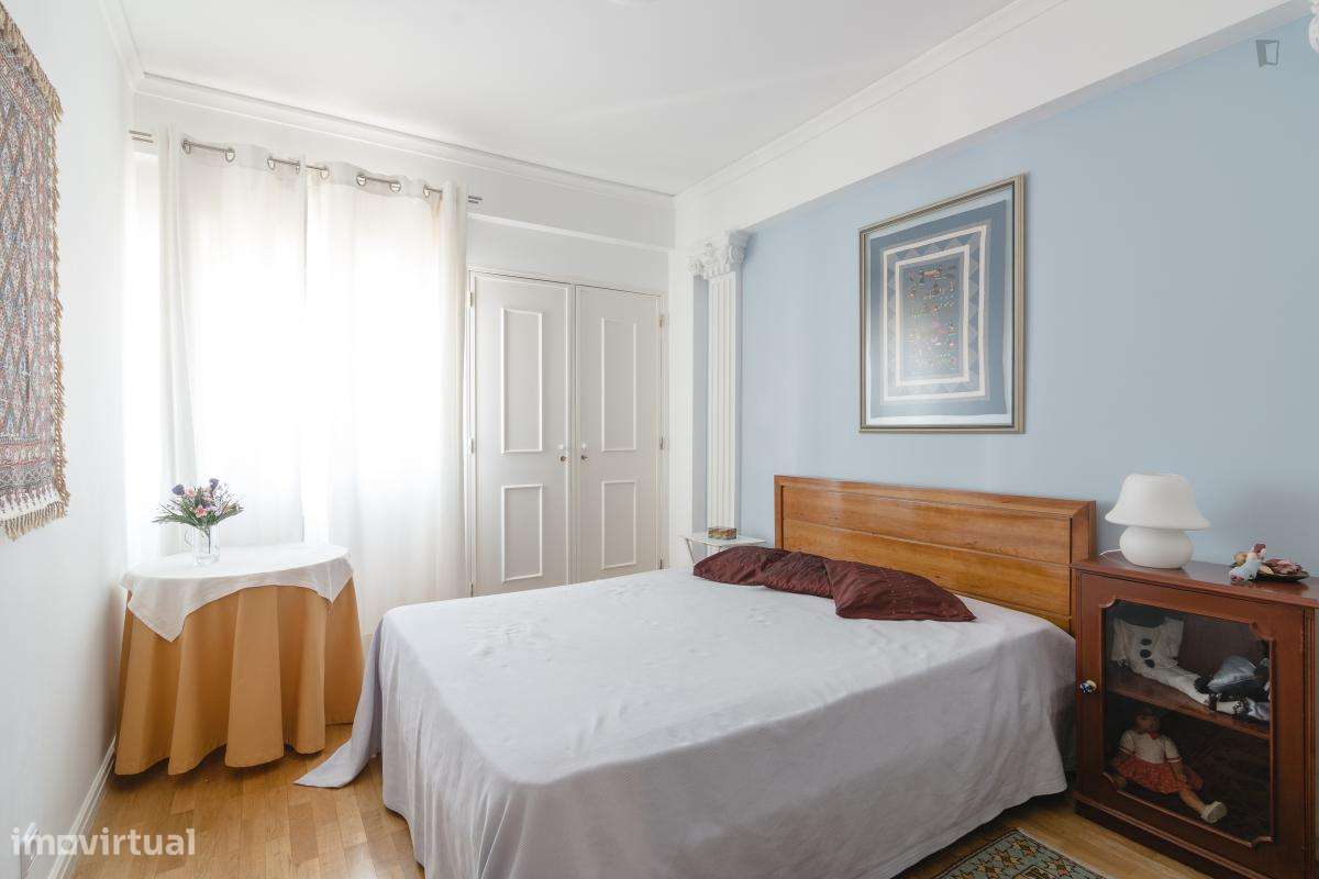 Quarto - localizado em Carnide Lisbon - Grande imagem: 3/9