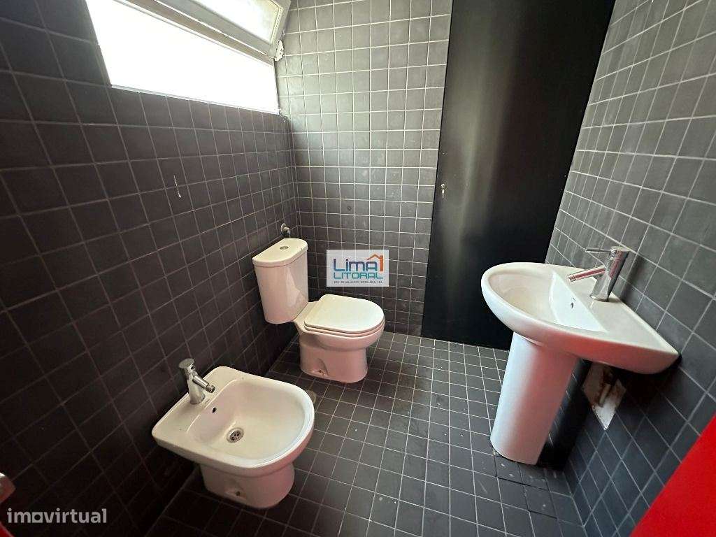 Prédio devoluto para habitação e comércio - Zona Histórica de Leiria-24