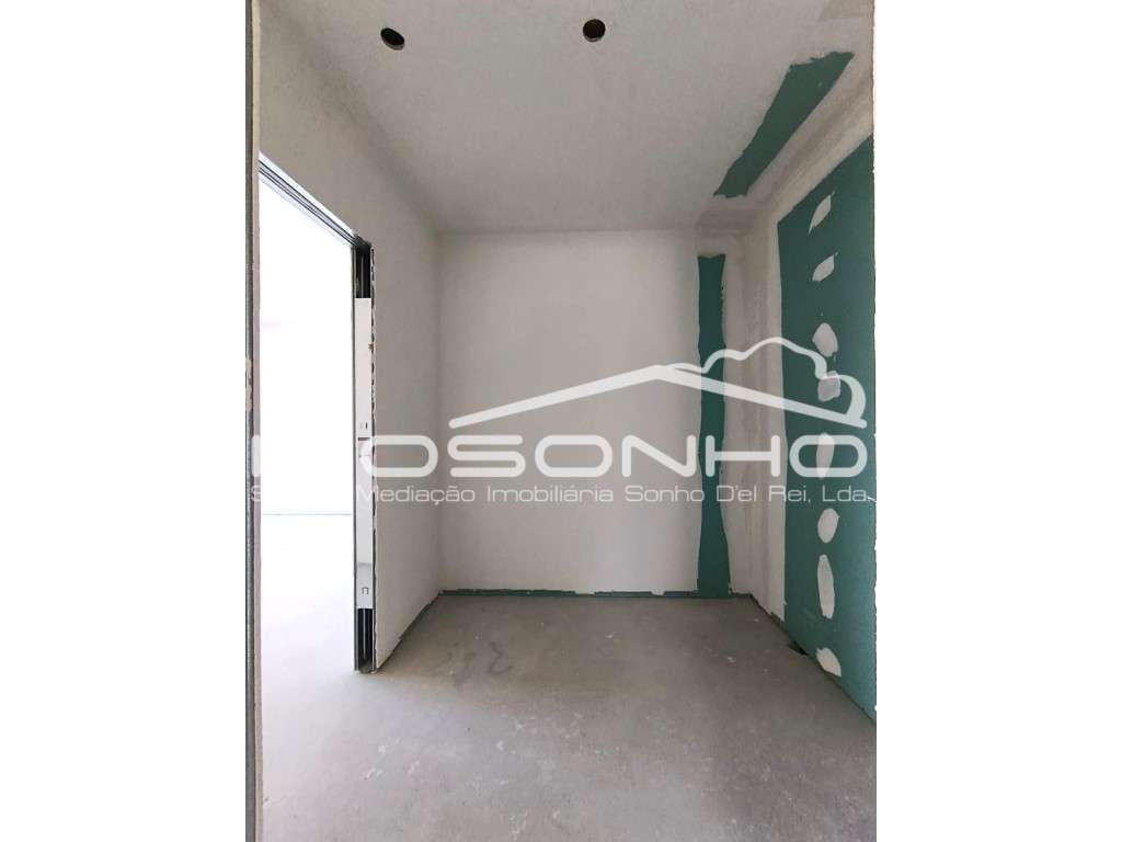 Moradia T3 de linhas modernas-10
