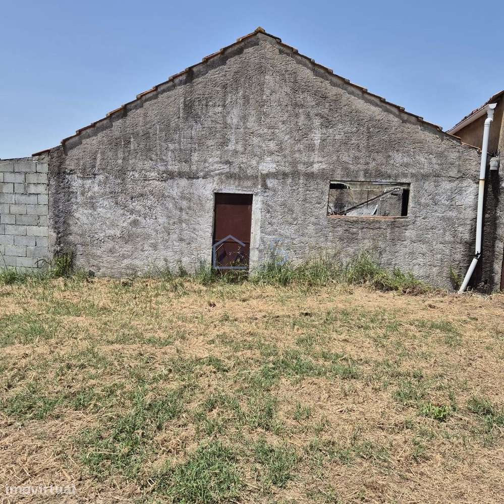 Terreno com viabilidade de construção no centro da vila – Ferreira do-6