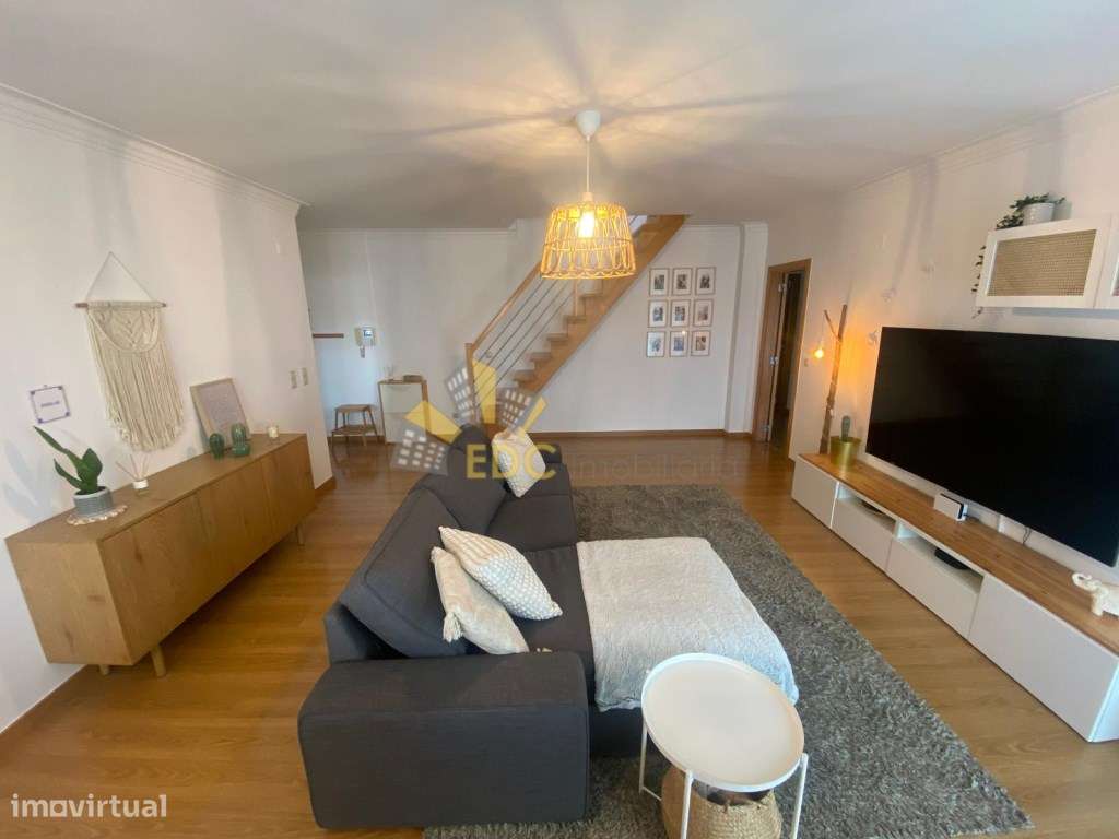 Apartamento Duplex T2+1 com Parqueamento, Arrecadação e Varanda | E... - Grande imagem: 4/54