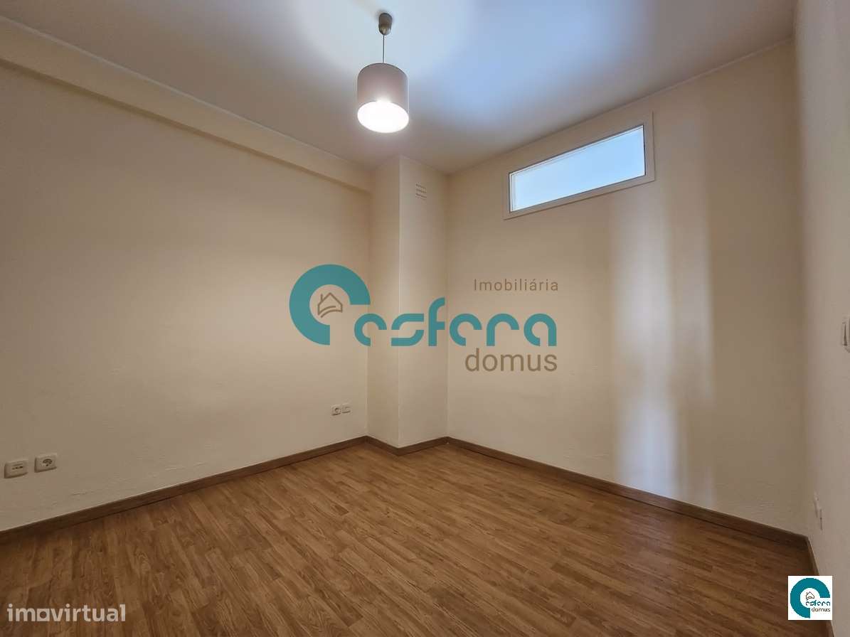 Apartamento T2+1 com Varandas e Garagem em Santa Marinha, Gaia, Porto-9