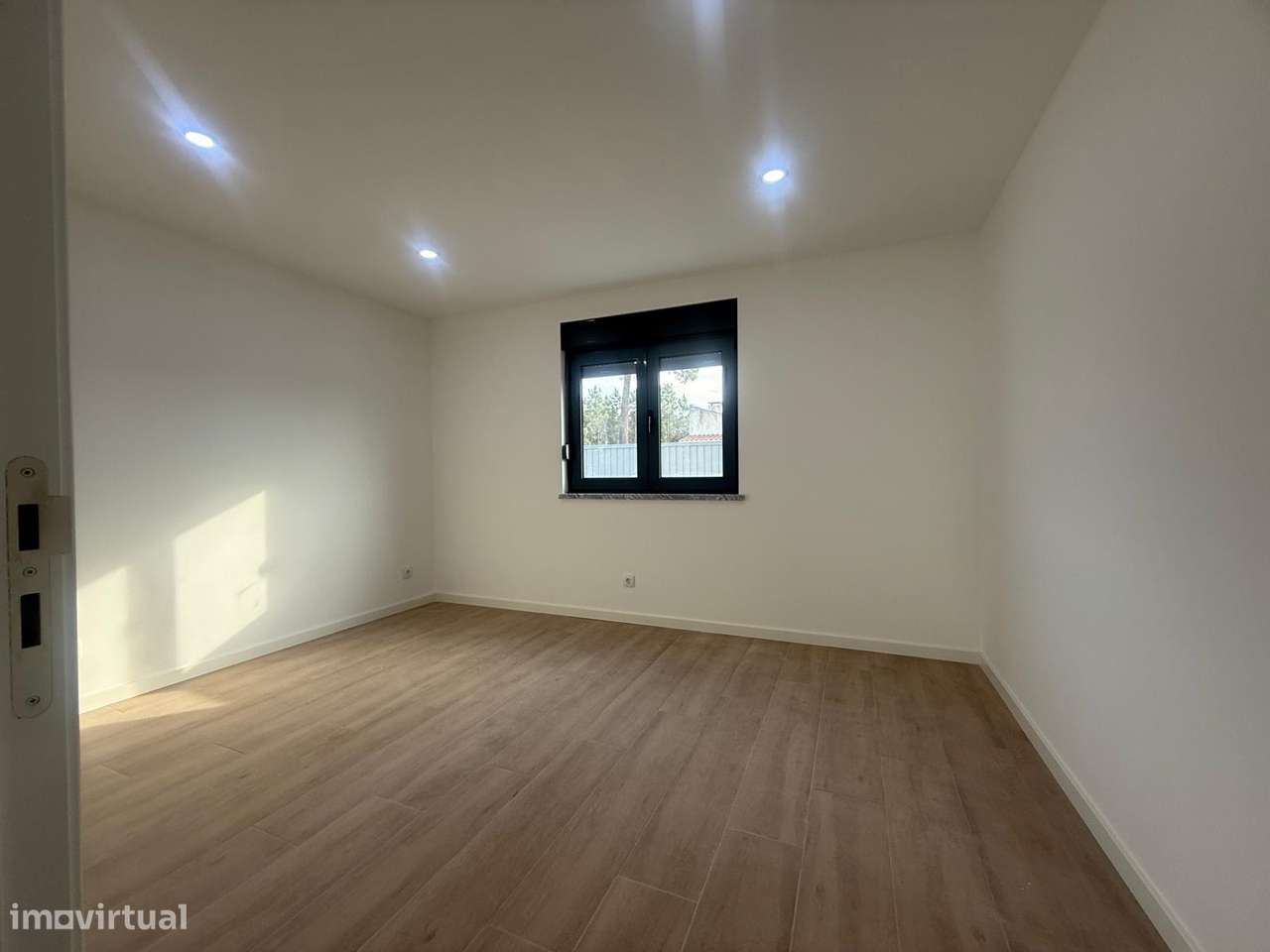 Moradia Térrea Isolada T2 Nova forrada a capoto em Fernão Ferro-11