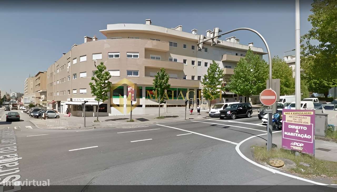 Loja em Sub-Cave Elevada com Luz Natural - Grande imagem: 5/5