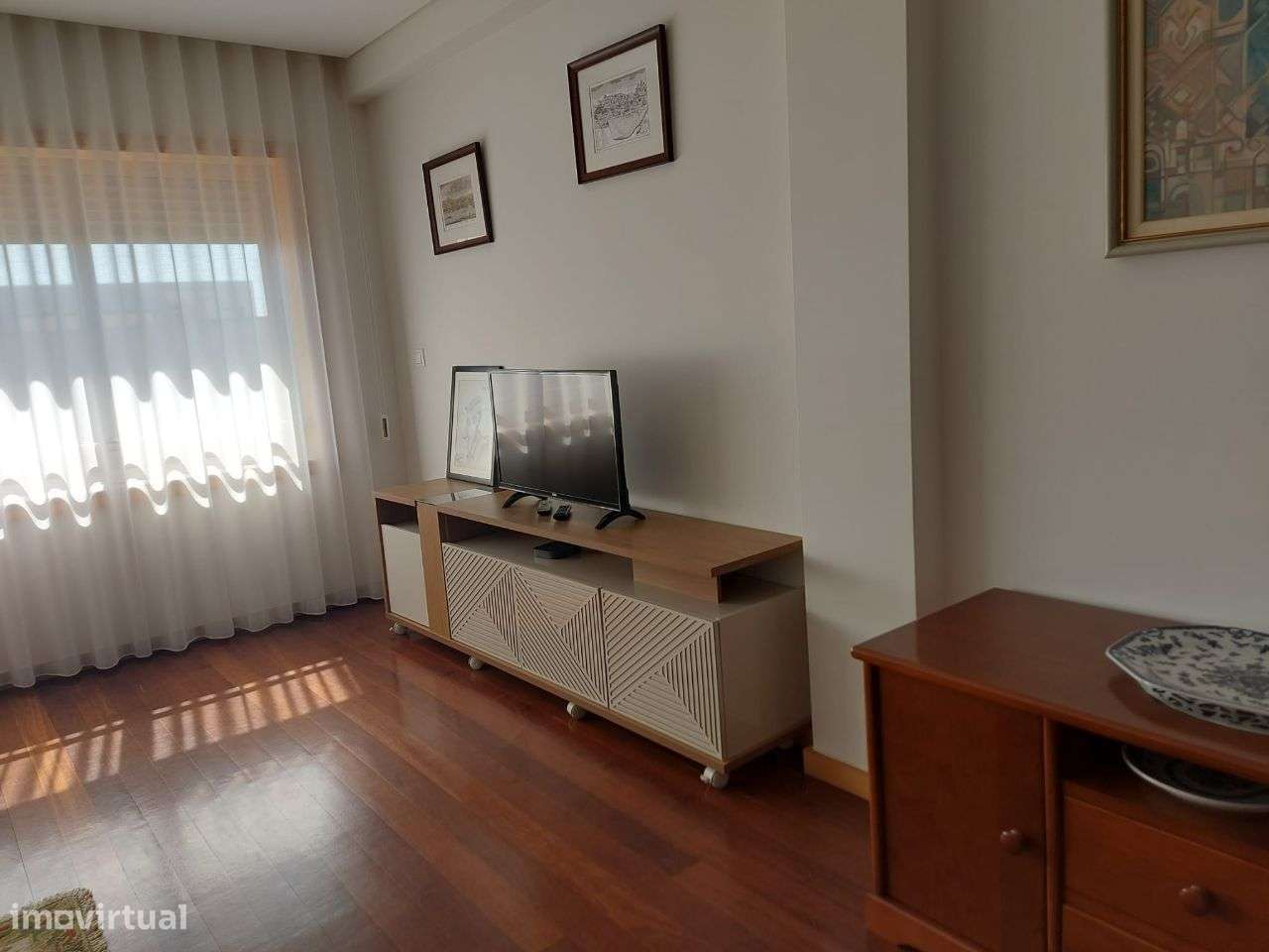 T2 mobilado, perto da praia, garagem e transporte público à porta. - Grande imagem: 5/13