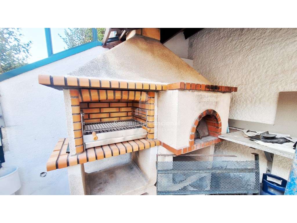 Moradia T4+2 | Valbom| Terraço e Churrasqueira-19