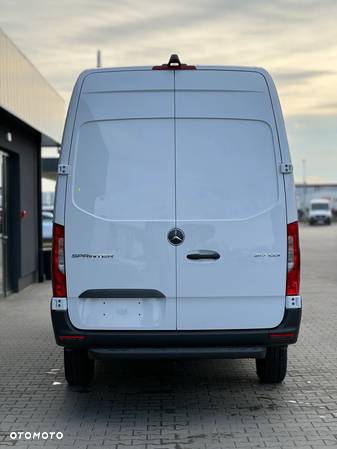 Mercedes-Benz Sprinter - 9