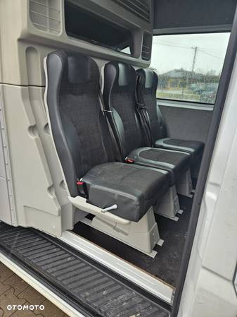 Mercedes-Benz Sprinter - 12