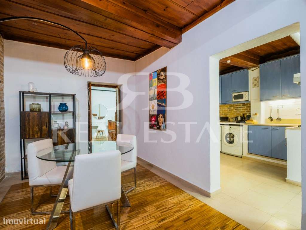 T1 - Chiado, Santa Catarina, centro de Lisboa.-11