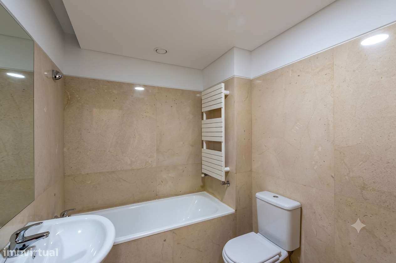Apartamento T5 com 4 casas de banho e garagem-50
