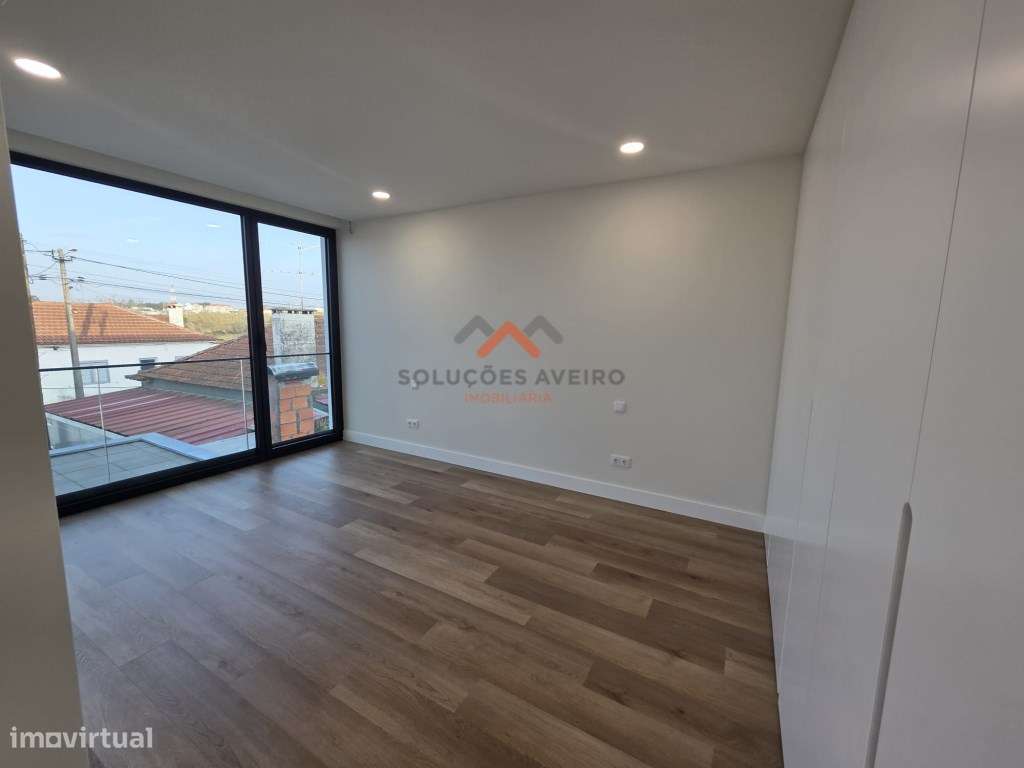 Moradia T4 a 1km das Glicinias!-42