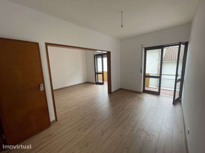 Alugo Apartamento T3 ( Centro da Cidade ) - Grande imagem: 5/12