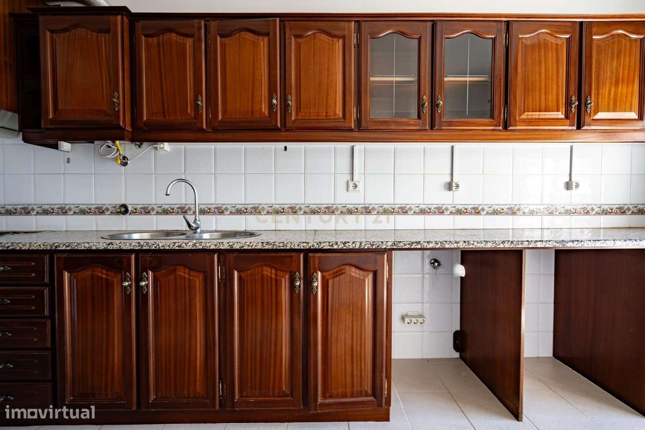 Apartamento T3 com elevador e garagem no centro da Lousã-36