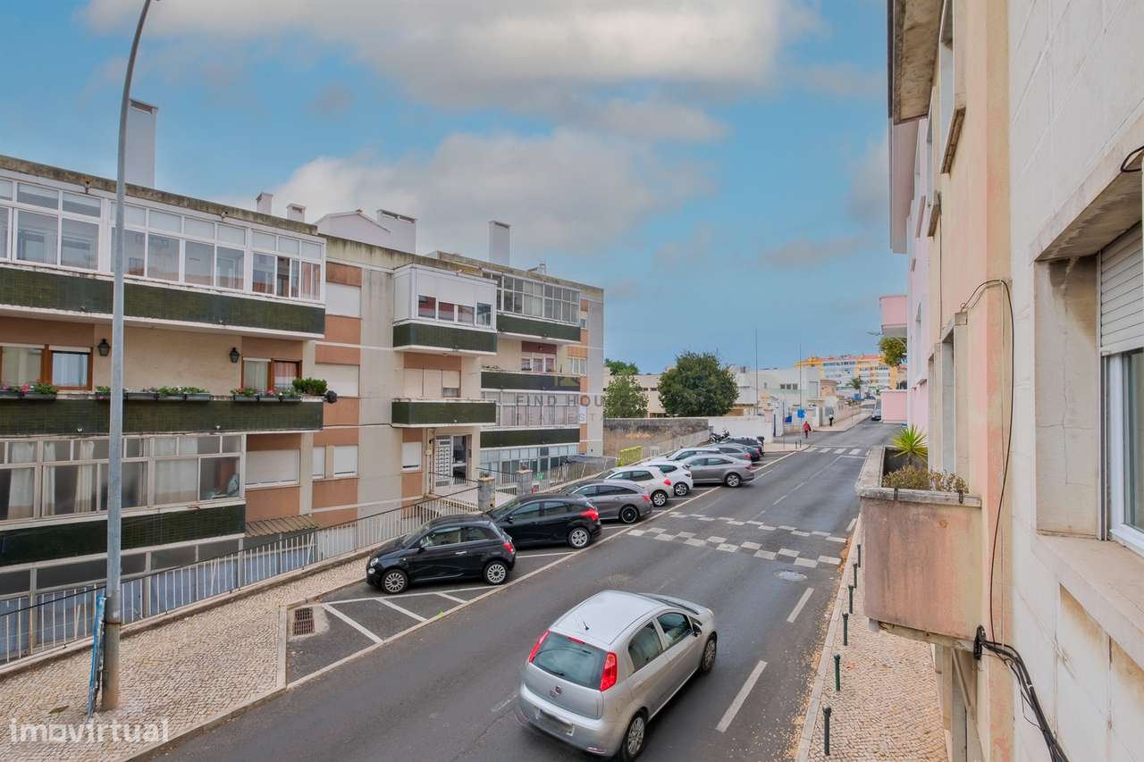 Apartamento T2 para remodelar no centro de Paço de Arcos-8