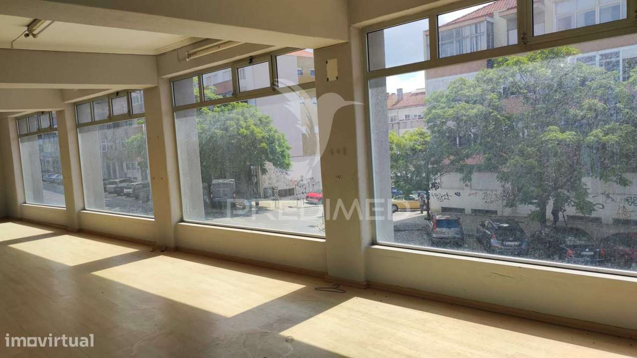 Hiper Loja, centro Almada, arrendada ( investimento ) - Grande imagem: 5/10