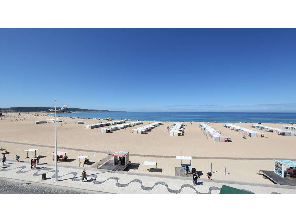 Apartamento T1 + Sotão em Primeira Linha de Mar na Nazaré-17