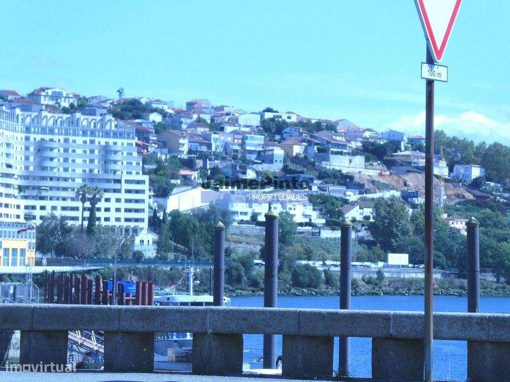 Apartamento T2, área de 70m2 + 20m2, em construção. Portugal, Campa... - Grande imagem: 5/6