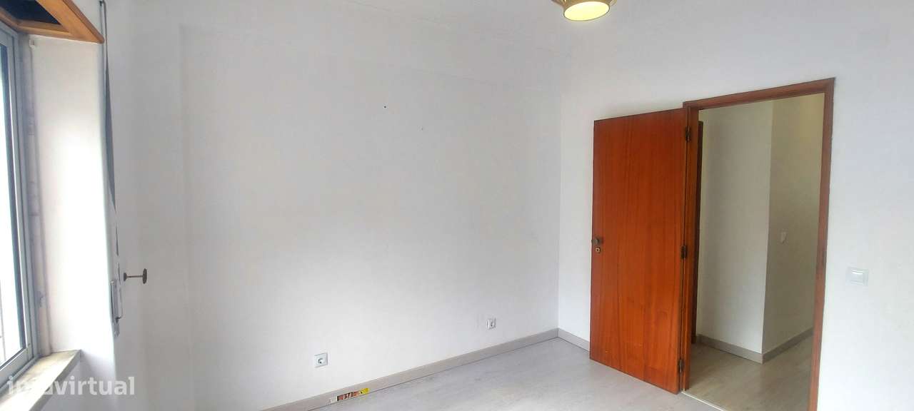 VALE FLORES - T3 REMODELADO COM SUITE NUM R/C-20