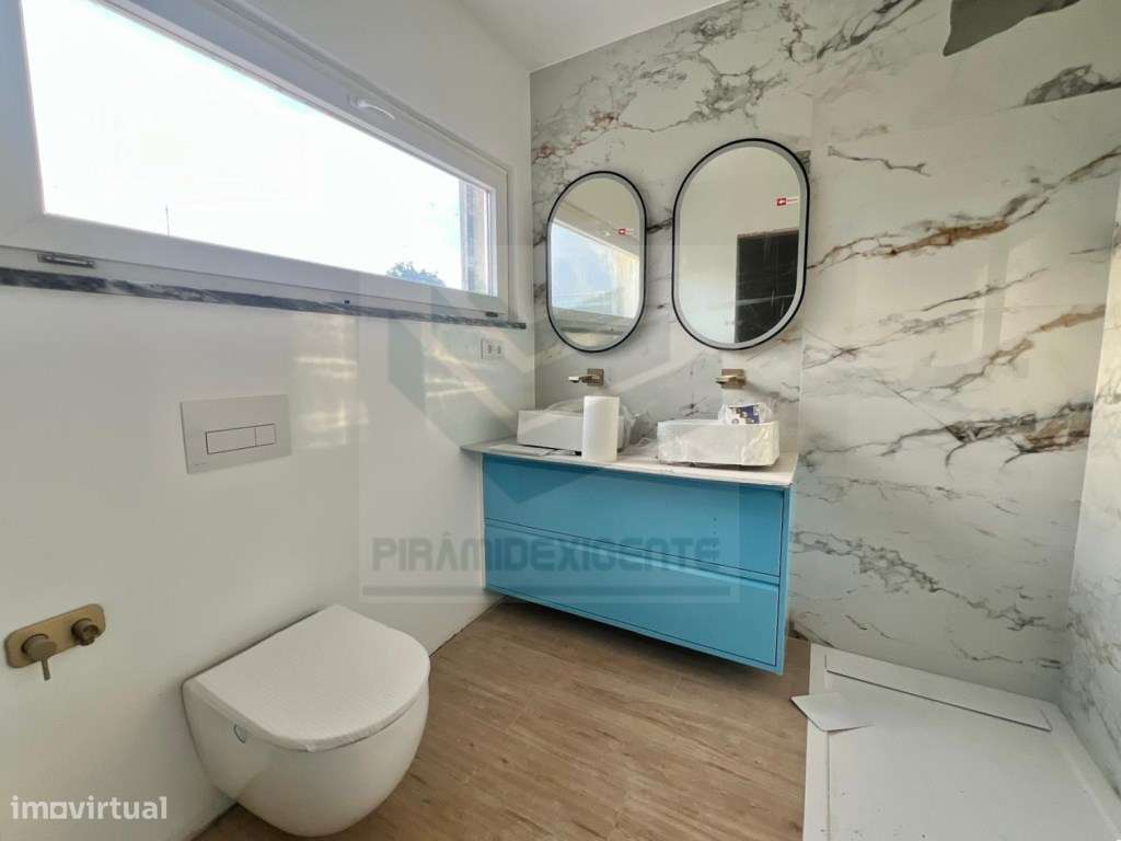 Moradia Totalmente Remodelada, Terraço, Garagem, Lavandaria-17