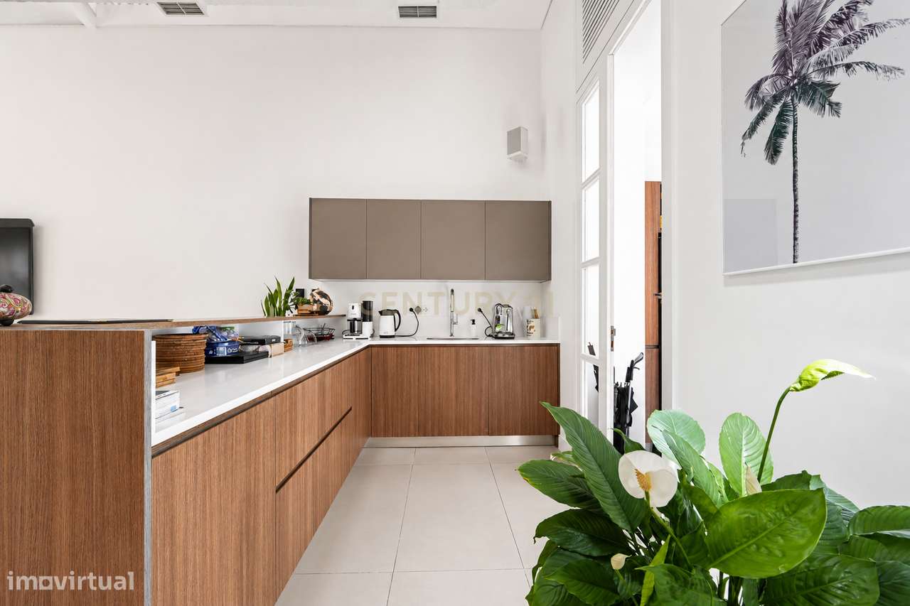 Moradia T4 com Elevado Potencial de Investimento | Habitação, Escritór-3