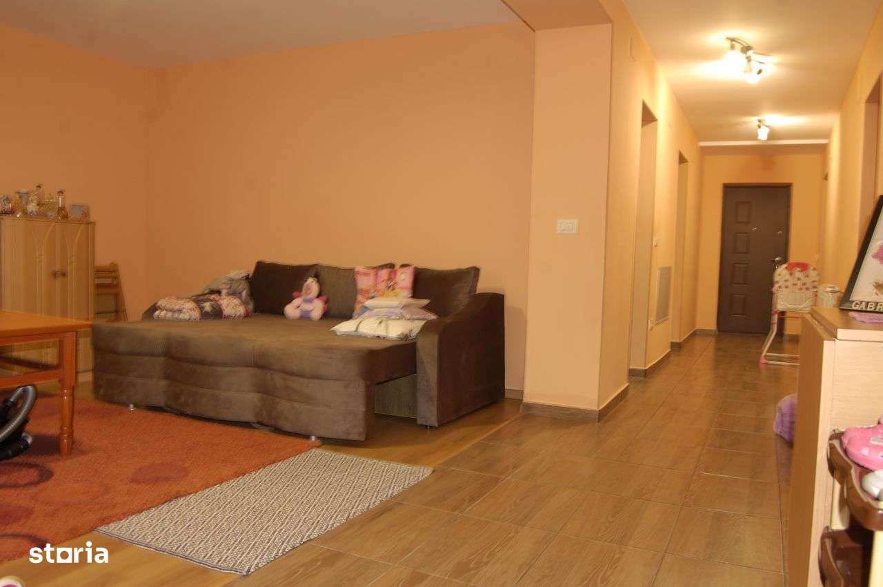 Vila cu Priveliște la Lacul Siutghiol-Spațiu Ideal pentru Două Familii-4