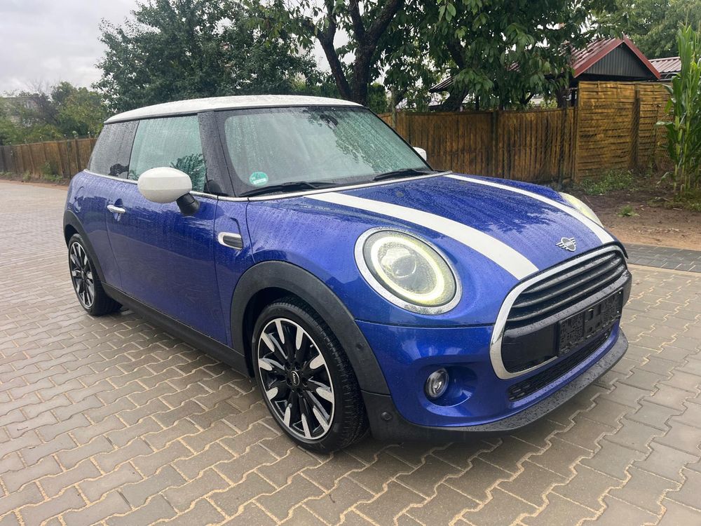 Mini Cooper Essential Trim 2021