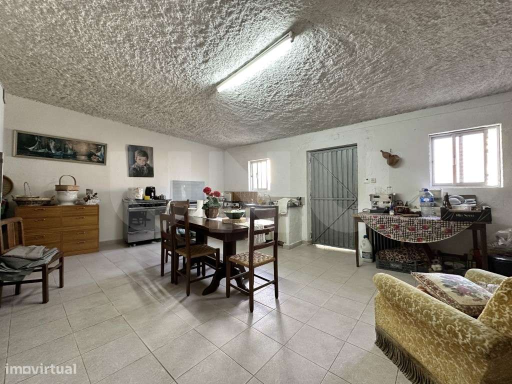 Moradia T3 com logradouro e anexo - Bairro do Espertim, Covilhã-45