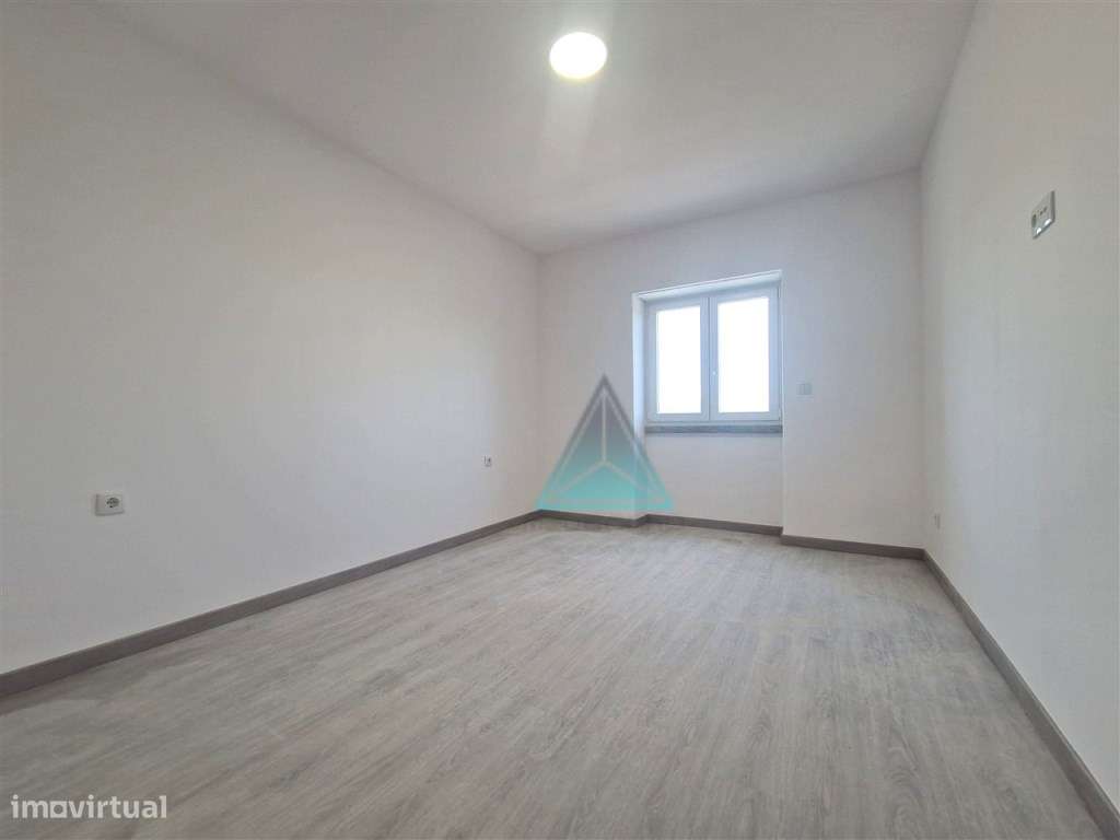 OPORTUNIDADE * * T4 SEIXAL * * REMODELADO * * VISTA RIO-10