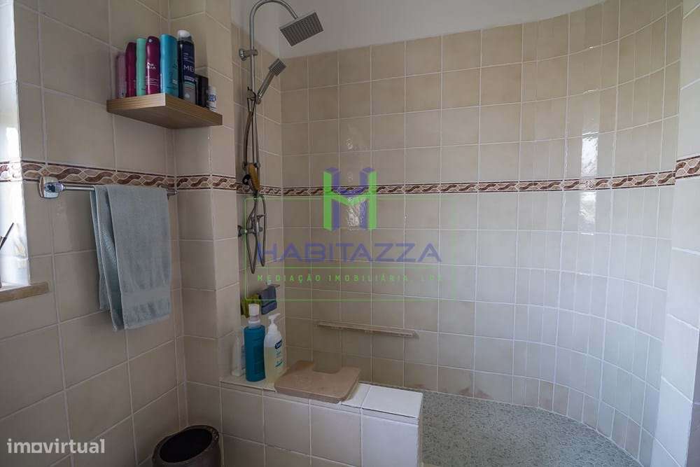 Fantástica Moradia Térrea T3+1, com piscina, grande jardim, e garagem,-55