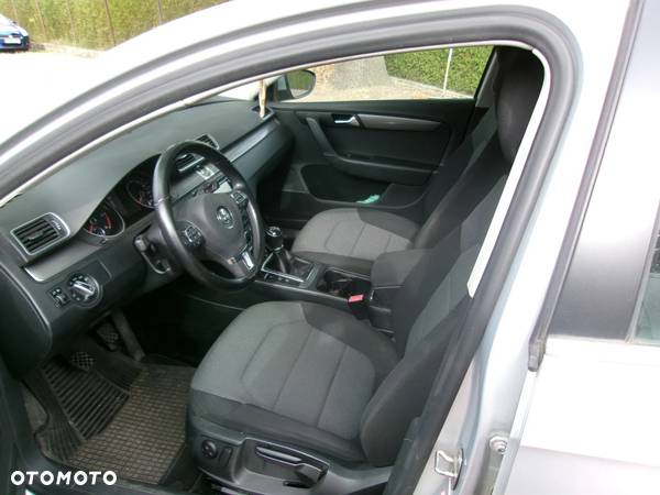 Volkswagen Passat 1.6 TDI Comfortline - 6