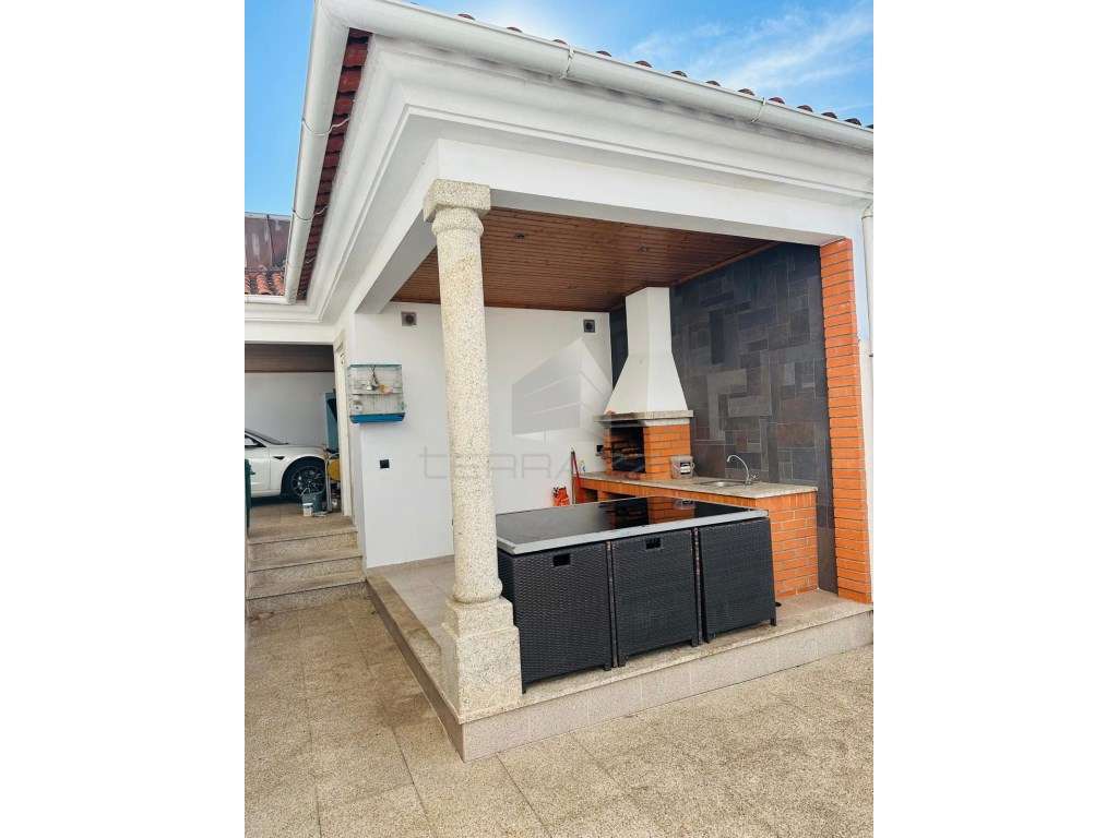 Casa de luxo à entrada da cidade de chaves-3