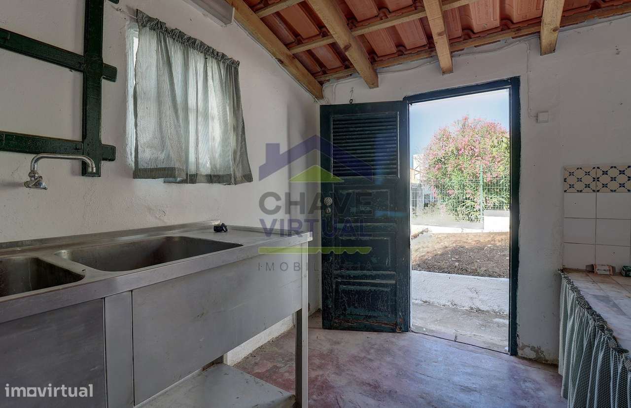 Moradia V3 com garagem e anexo  – Concelho Torres Vedras-23