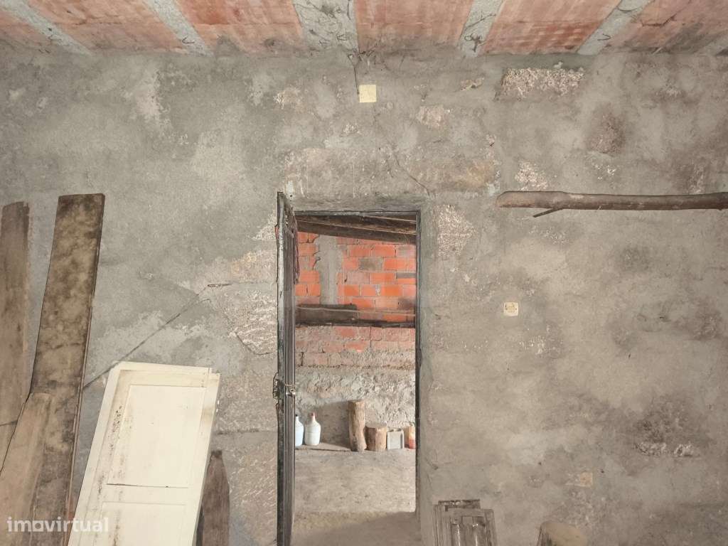 Moradia com vistas para a Serra da Estrela. Fantástica oportunidade!-17