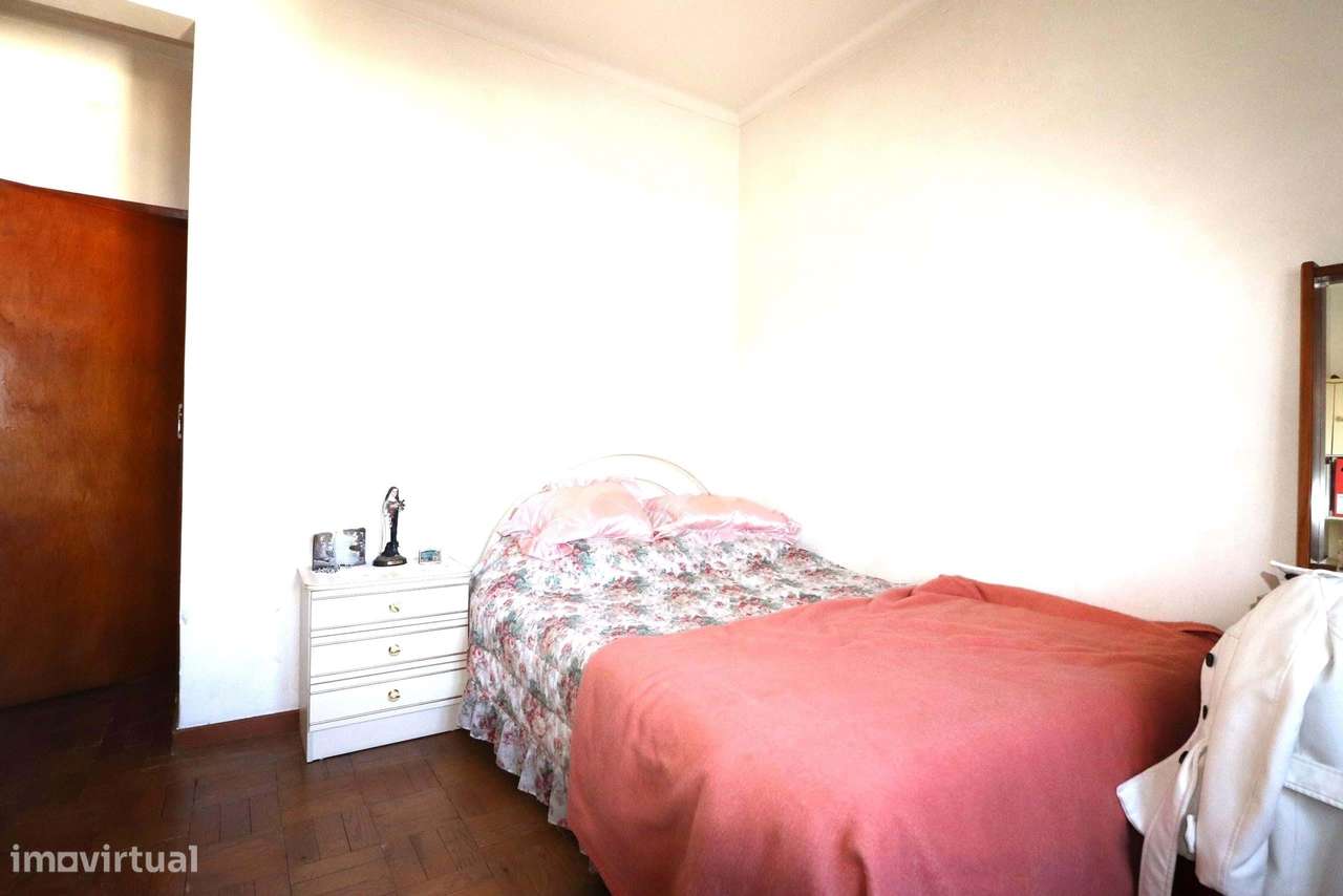 Apartamento T3 no Loreto com garagem e lugar de estacionamento-10