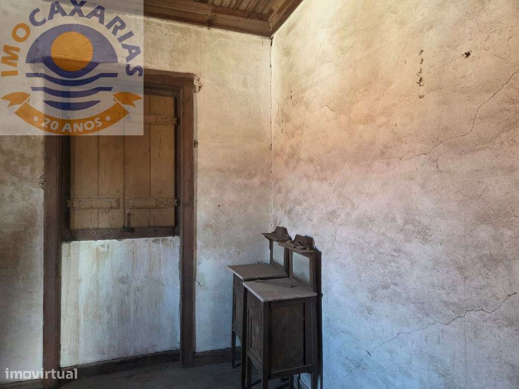 Moradia Rústica com Pátio e Anexos para Recuperar - Urqueira, Ourém-26