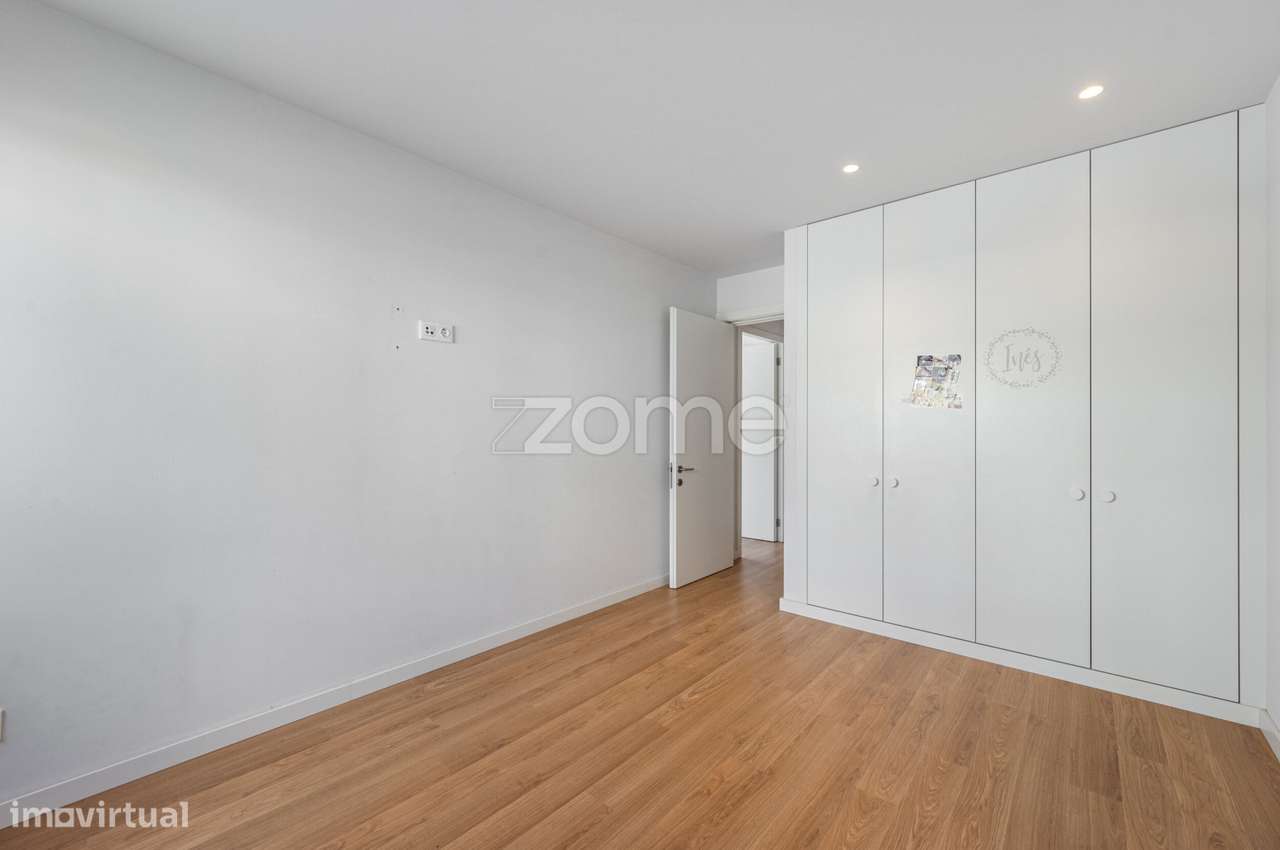 Apartamento T3 Semi-Novo em Calendário-20