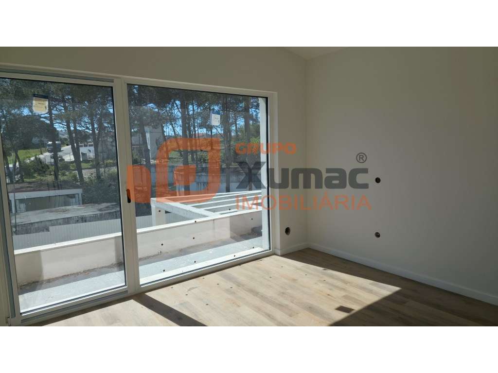 Moradia T4 Contemporânea c/ Piscina-23