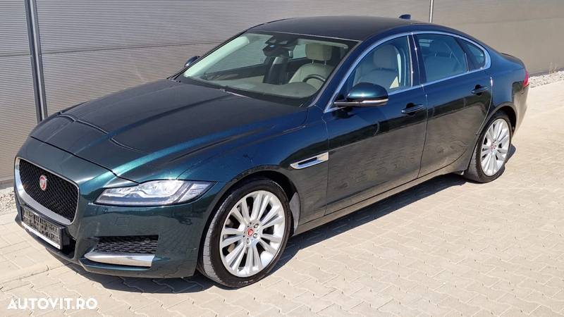 Jaguar XF 20d AWD Portfolio - 1