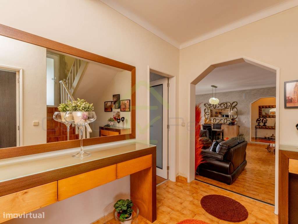 Moradia T4 a minutos dos acessos da A8 e perto das praias de região-22