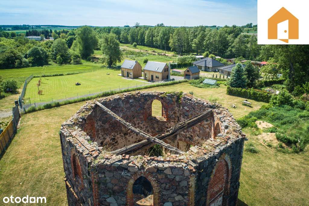Duża działka z zabytkowym wiatrakiem z XIX w.-0