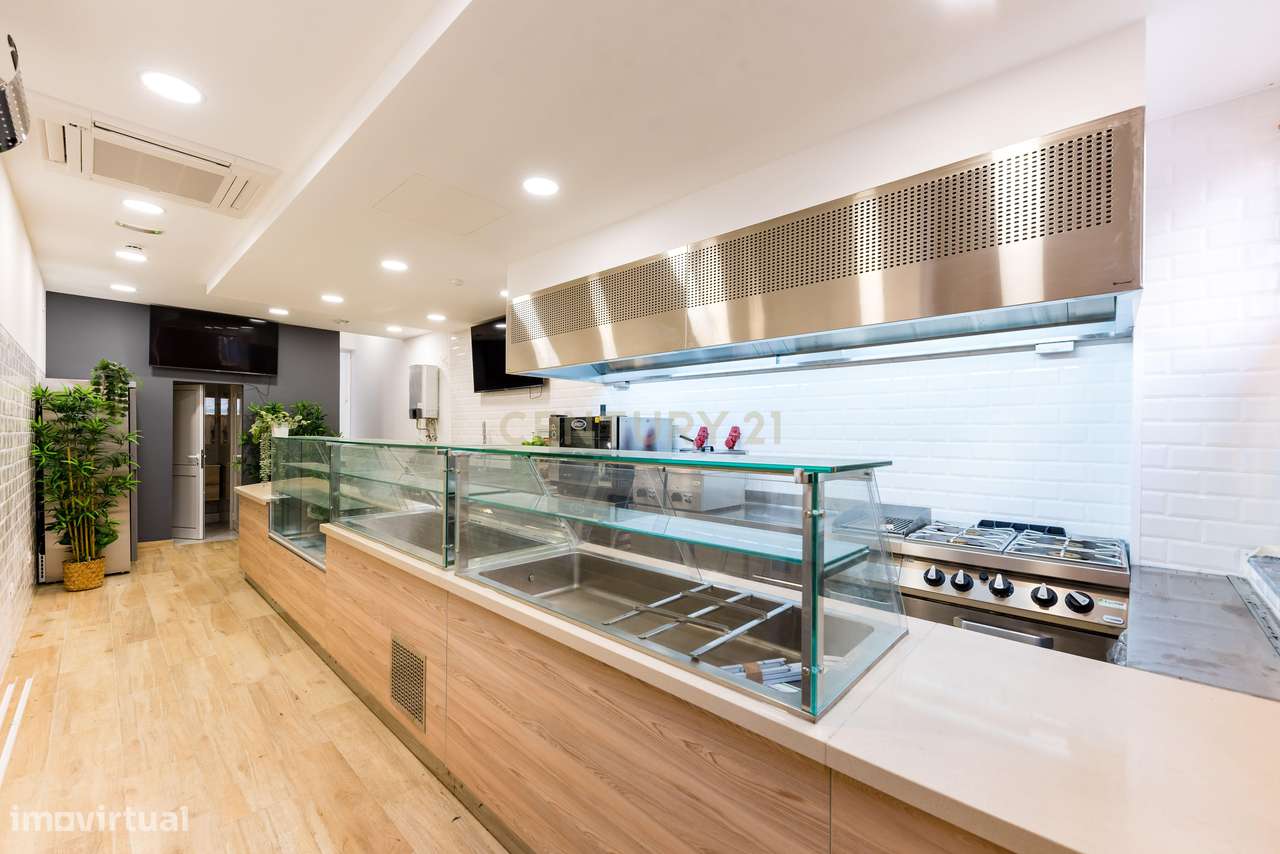 Loja Totalmente Renovada com Logradouro – Pronta a Estrear na Amadora - Grande imagem: 3/17