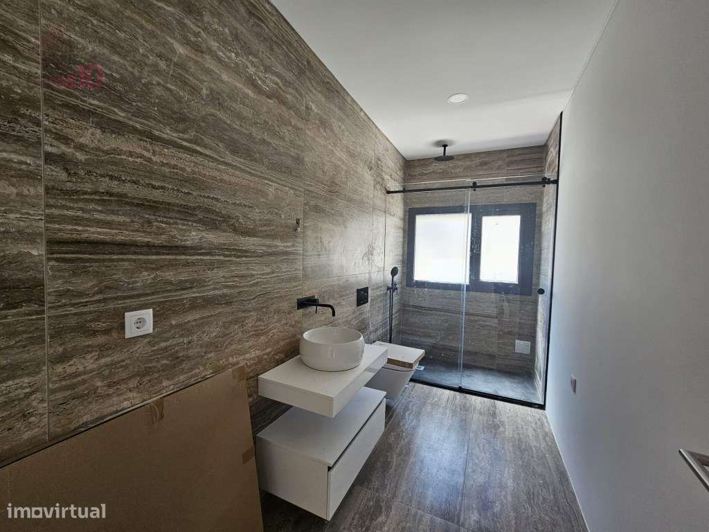 Moradia com piscina, para venda em Brejos de Azeitão-21