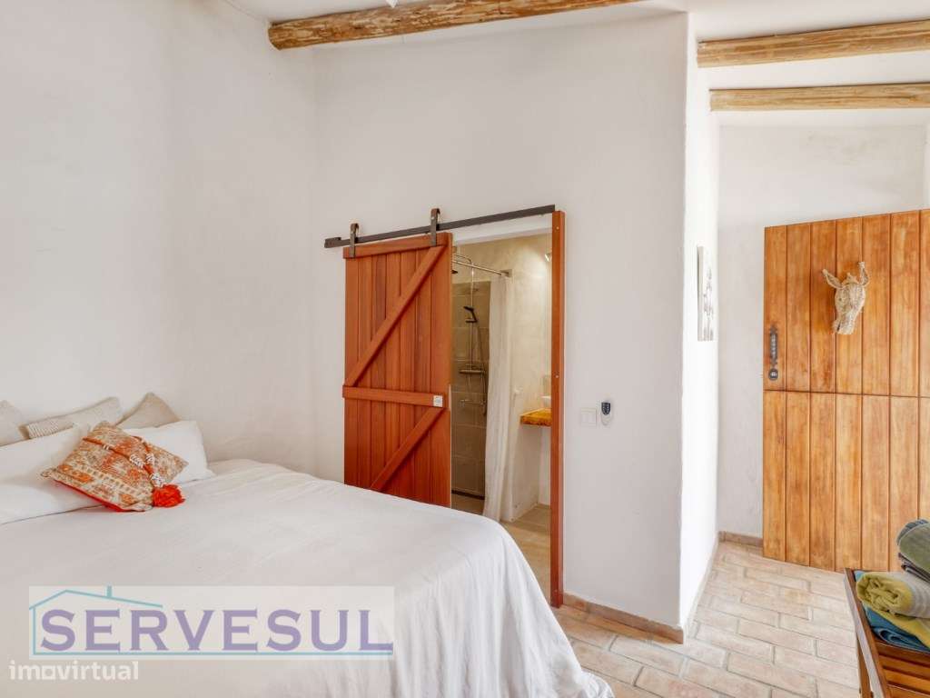 Charmosa Moradia Familiar T3+1 no Campo, inserida num generoso terr...-13