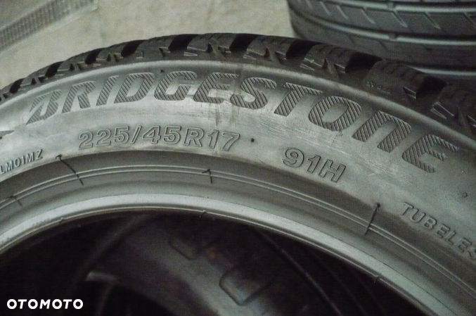 BRIDGESTONE Blizzak LM001 evo 225/45R17 5,6mm 2018 - 2